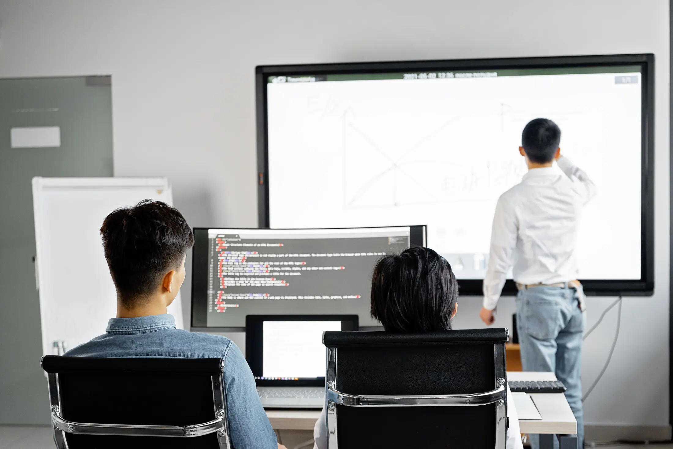 The JASERTECH team in a working session
